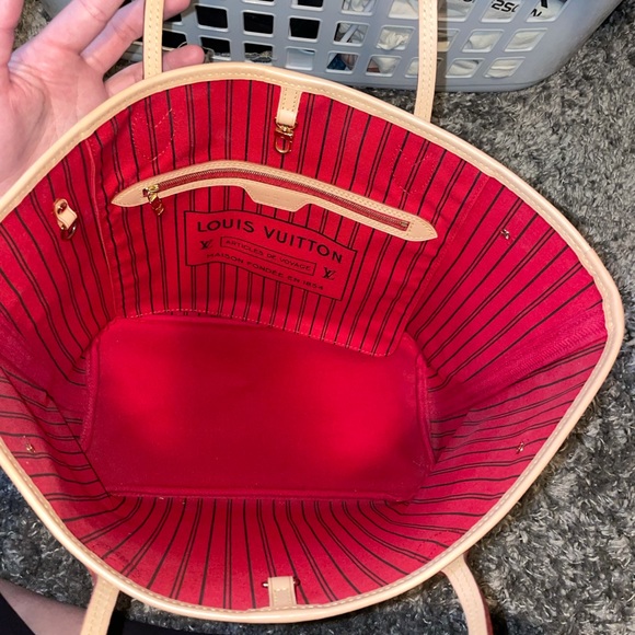 Louis Vuitton Monogram Neverfull MM - Picture 12 of 14